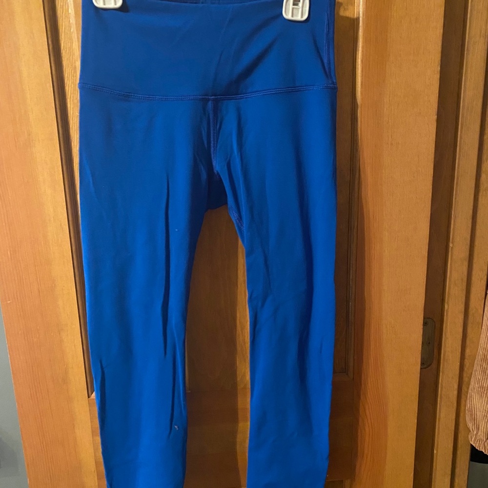 Blue cropped leggings